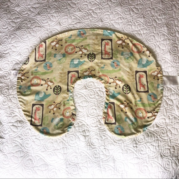 Boppy Other - Boppy Nursing Pillow Cover -Zafari Animals